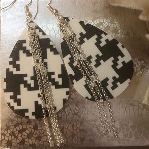 Houndstooth Faux Leather Teardrop‎ and Chains